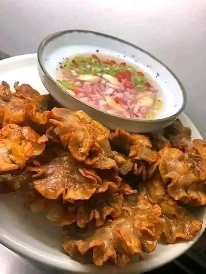 "Discover the Crunch: Why Chicharon Bulaklak is the Ultimate Filipino Snack"