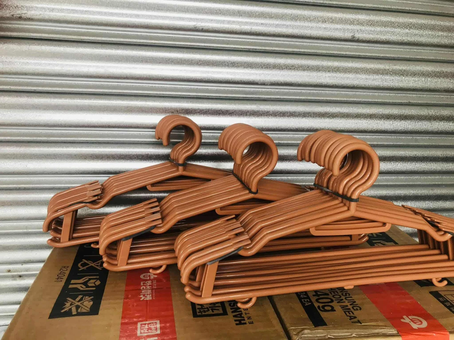 [SAT]*3 MOCHA FLEXI HANGER